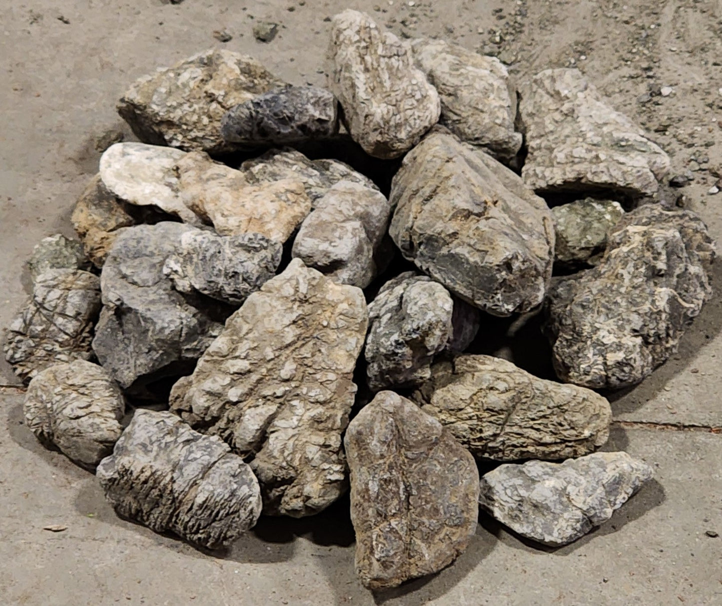 PAGODA STONE Rock - 10 to 15 cm - per lb. (Order in in multiples of 50) - NEW1023